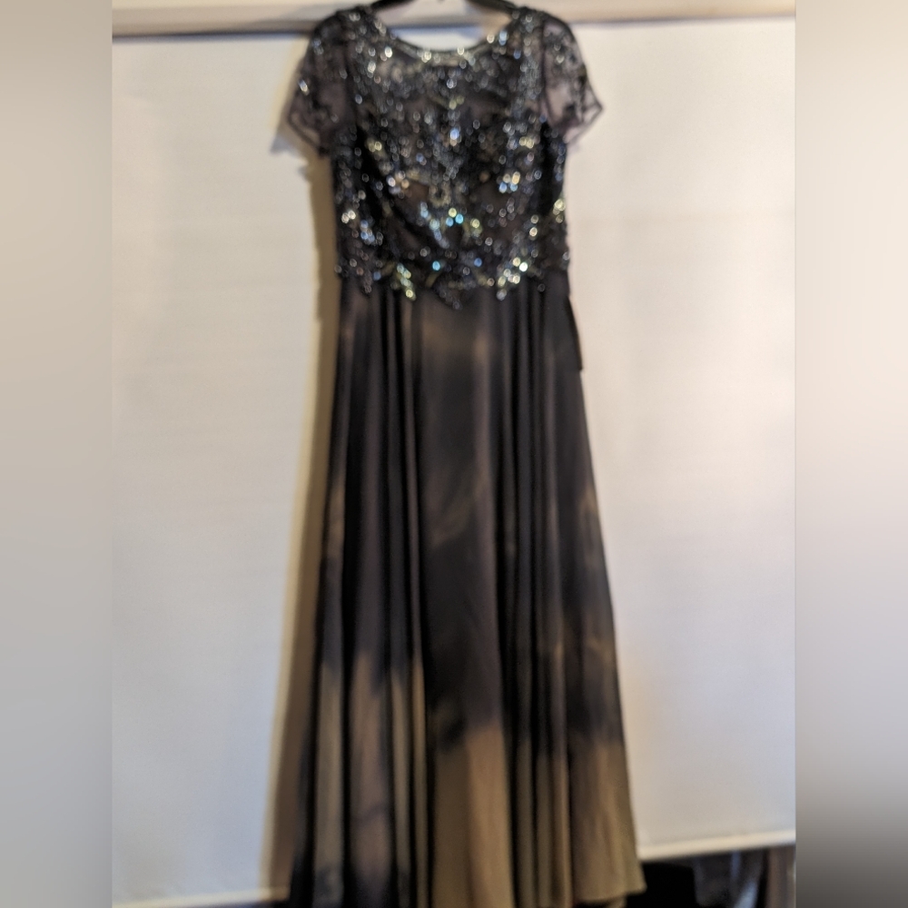 XSCAPE Women's Embellished Short Sleeve Tie & Dye,(Ombre) Chiffon Gown